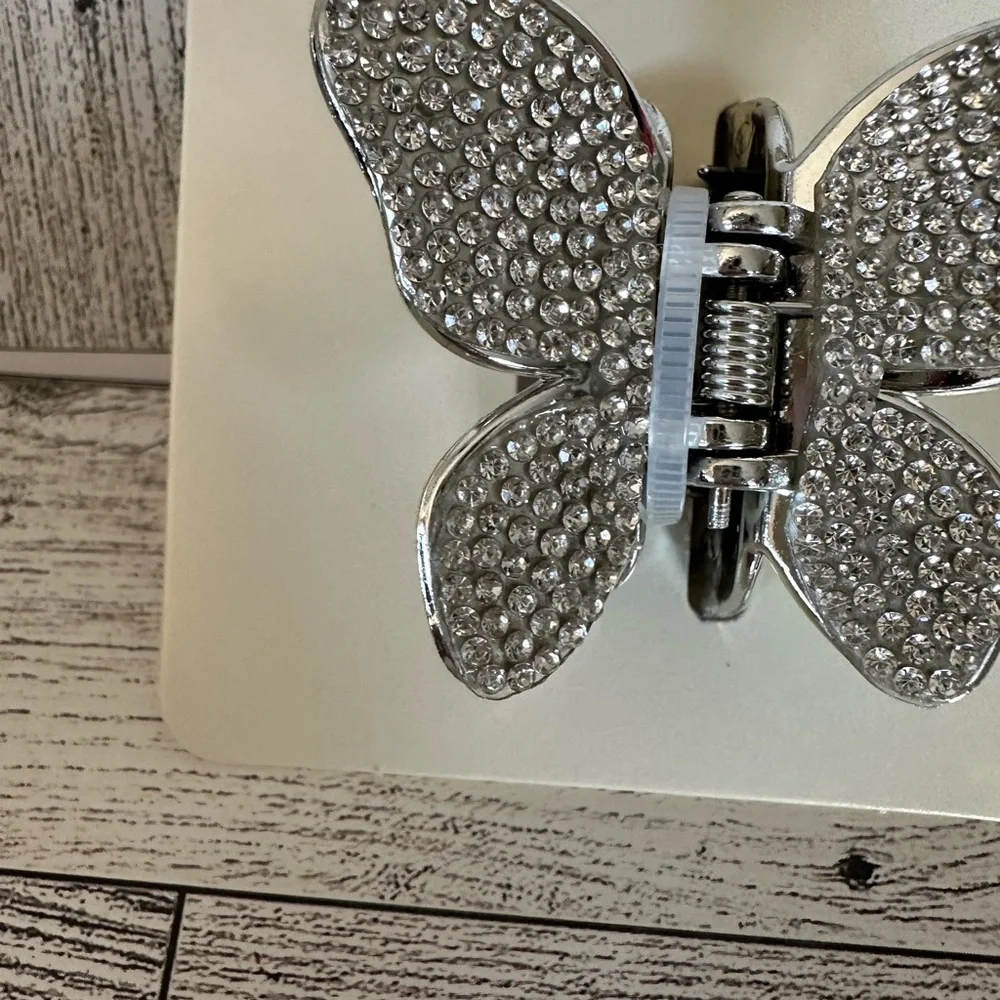 🌵 3/$15 Butterfly silver rhinestone hair clip claw ( see description)